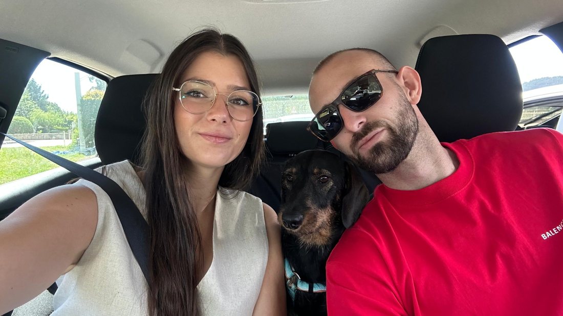 Con nuestro perro en el coche